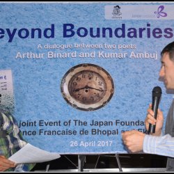Poet Arthur Binard and poet Kumar Ambuj in conversation during the event ‘Beyond Boundaries…’
