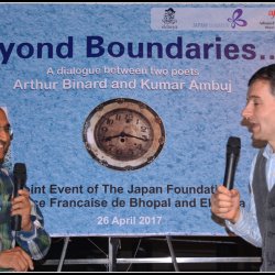 Poet Arthur Binard and poet Kumar Ambuj having a discussion during the event ‘Beyond Boundaries…’