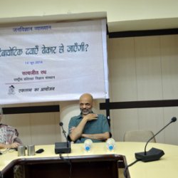 Tultul Biswas introducing Satyajit Rath and Devinder Kaur Uppal
